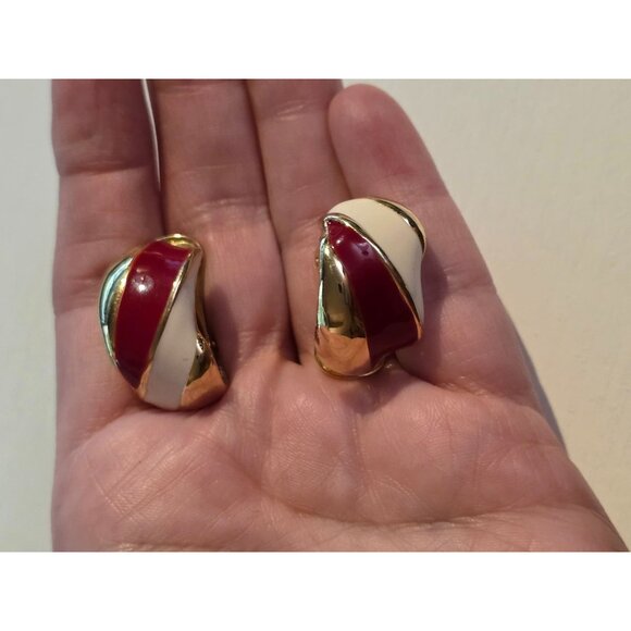 Vintage Leritz Gold & Red Enamel Chunky Curved Clip On Earrings - Picture 4 of 9